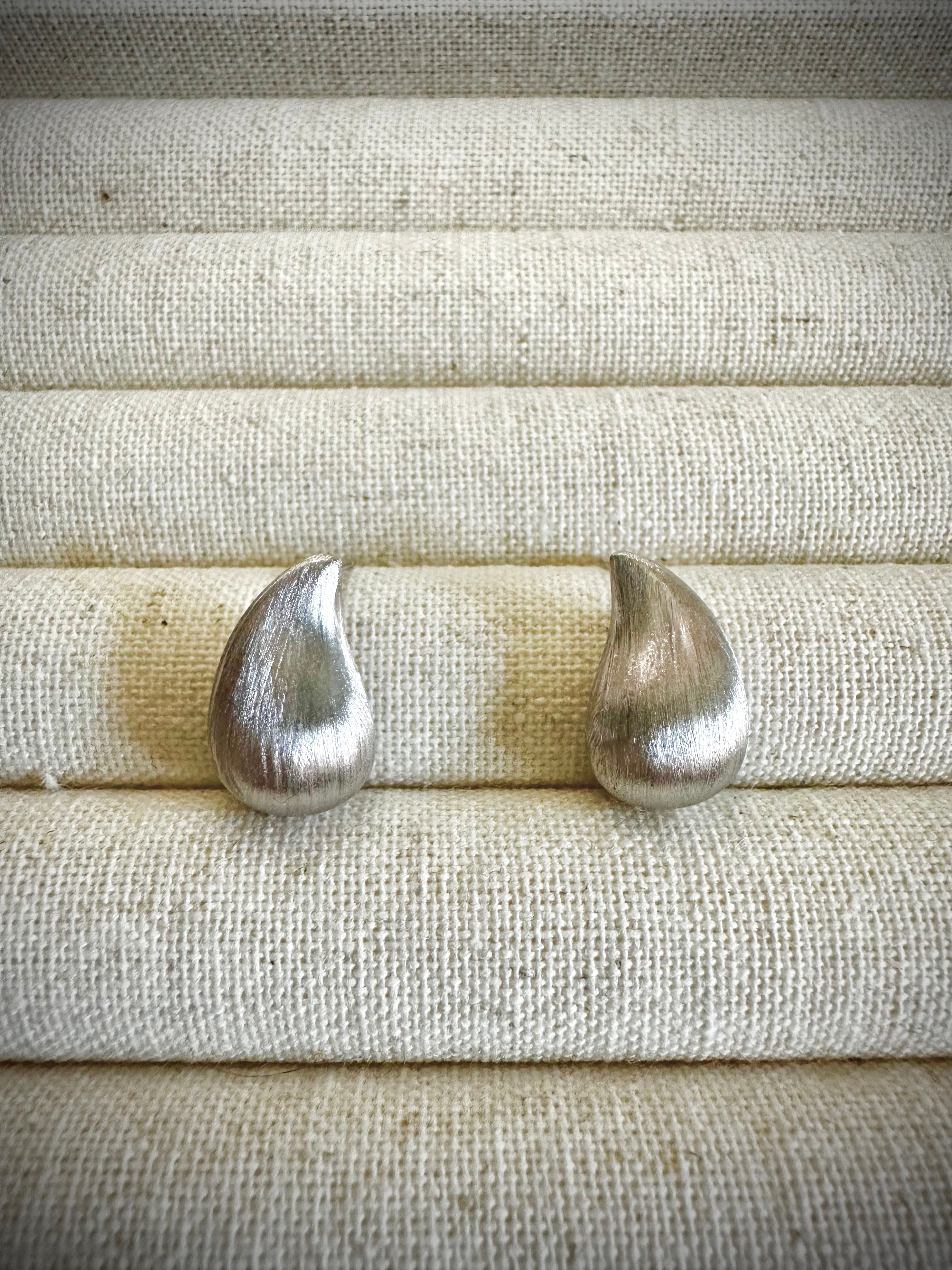 “Water drop” Brushed Earrings (Silver/Rhodium Plated)