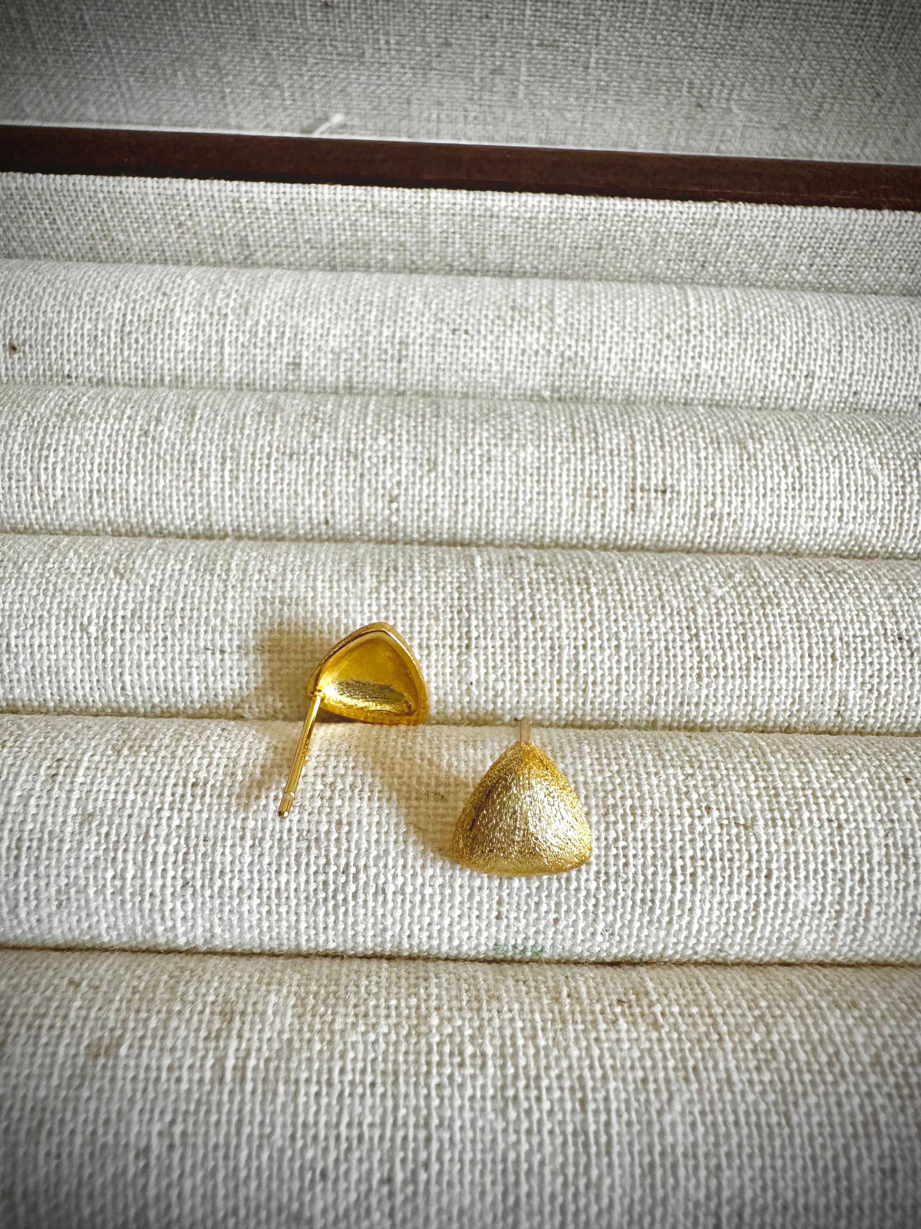 “Violet” Brushed Stud Earrings (18K Gold plated)
