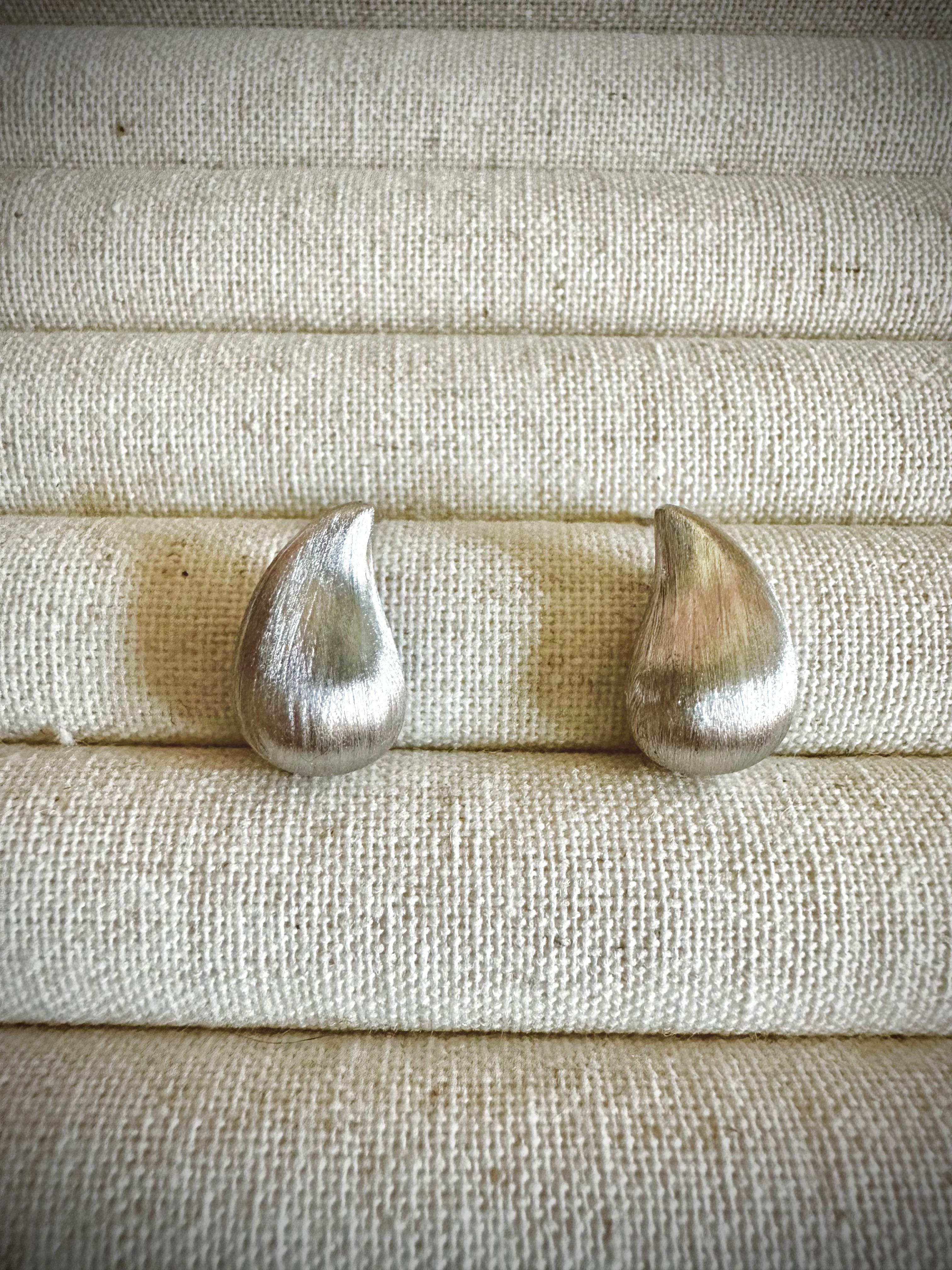 “Water drop” Brushed Earrings (Silver/Rhodium Plated)
