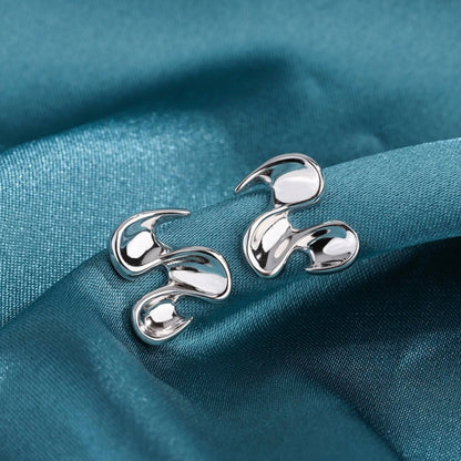 “Blossom Wave” Earrings (Rhodium)