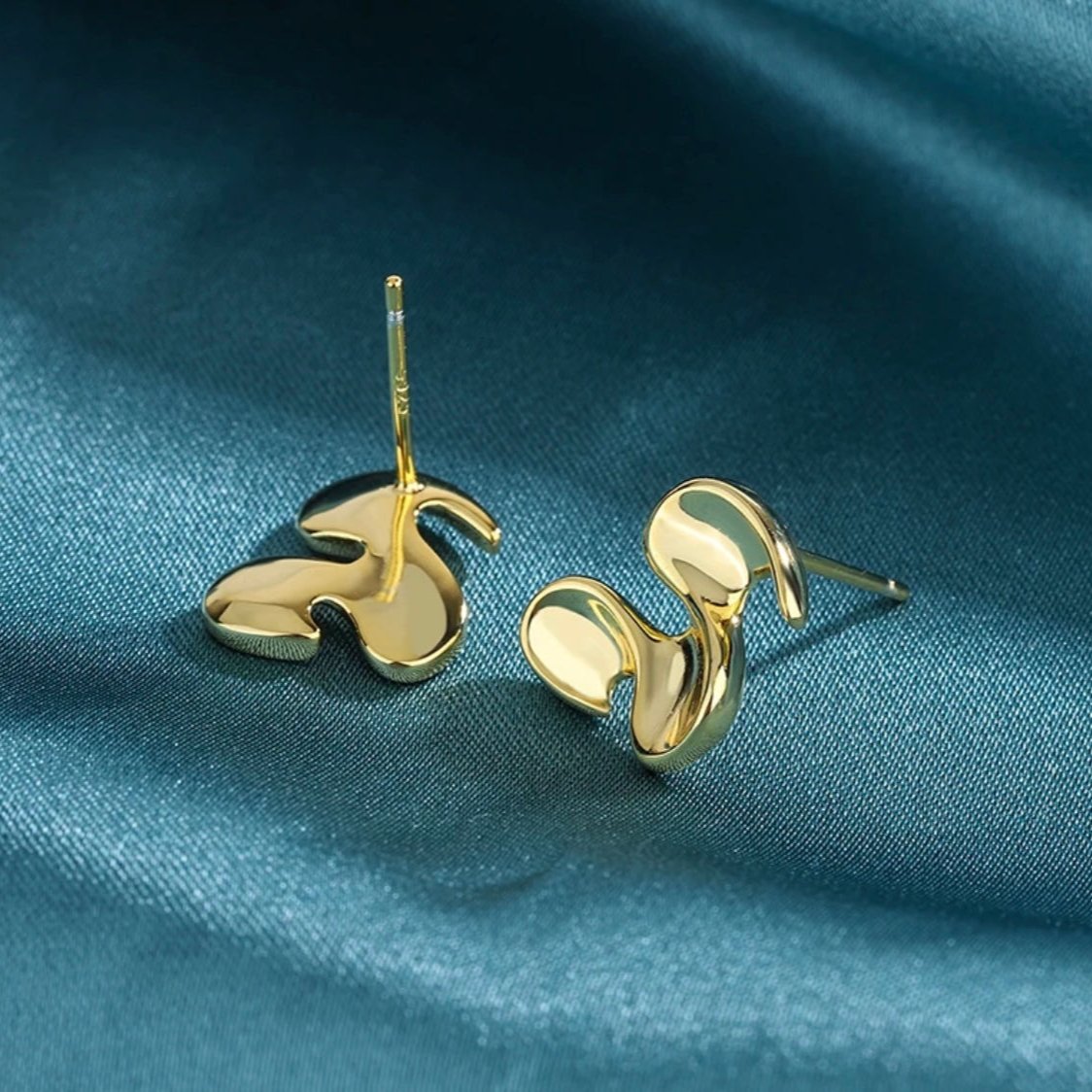 “Blossom Wave” Earrings (Gold)