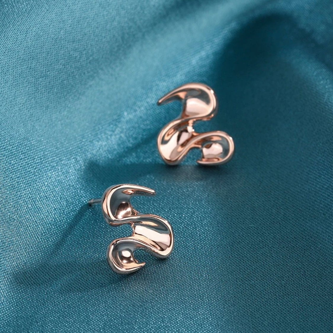 “Blossom Wave” Earrings (Rose Gold)