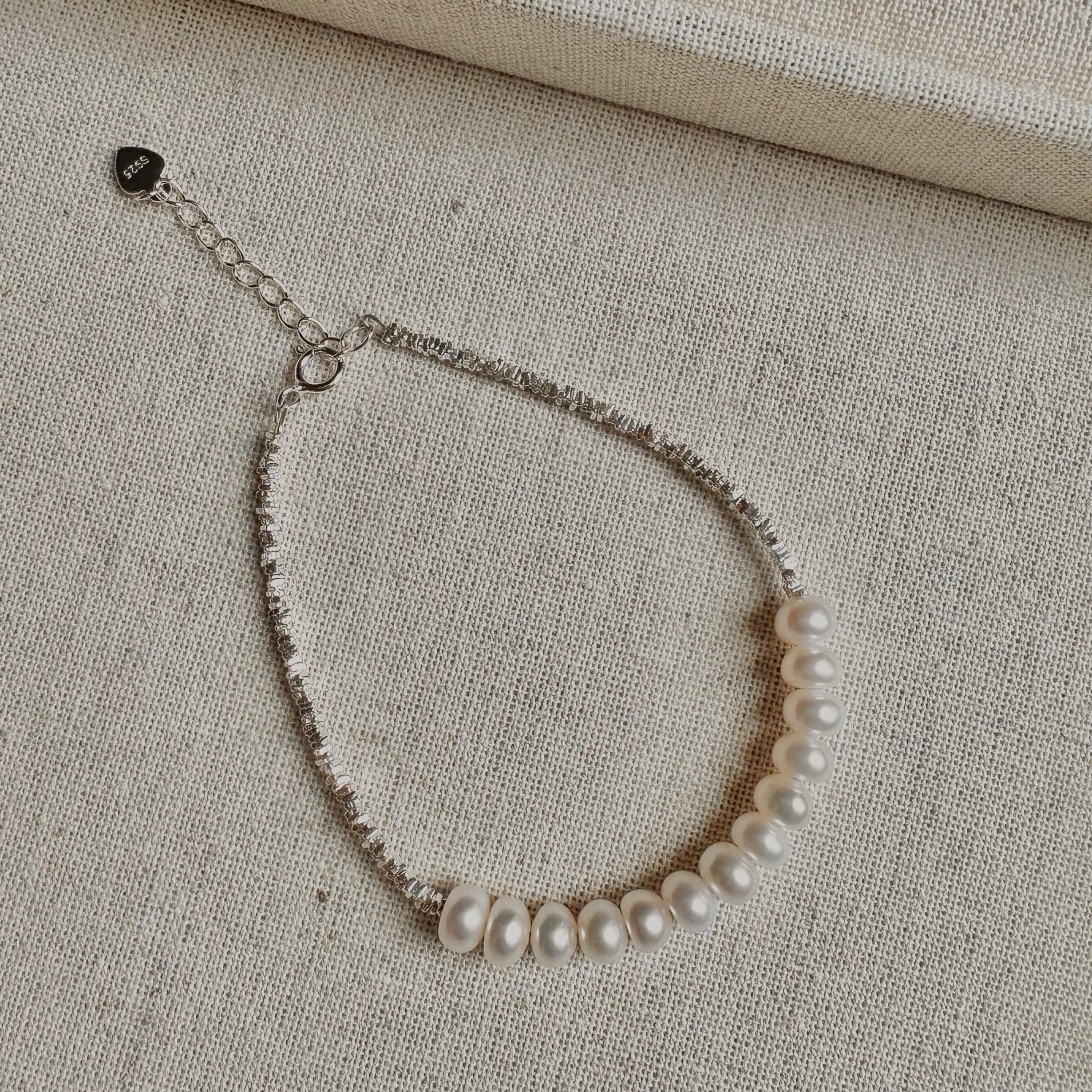 “Lily” Pearl Bracelet (Silver)