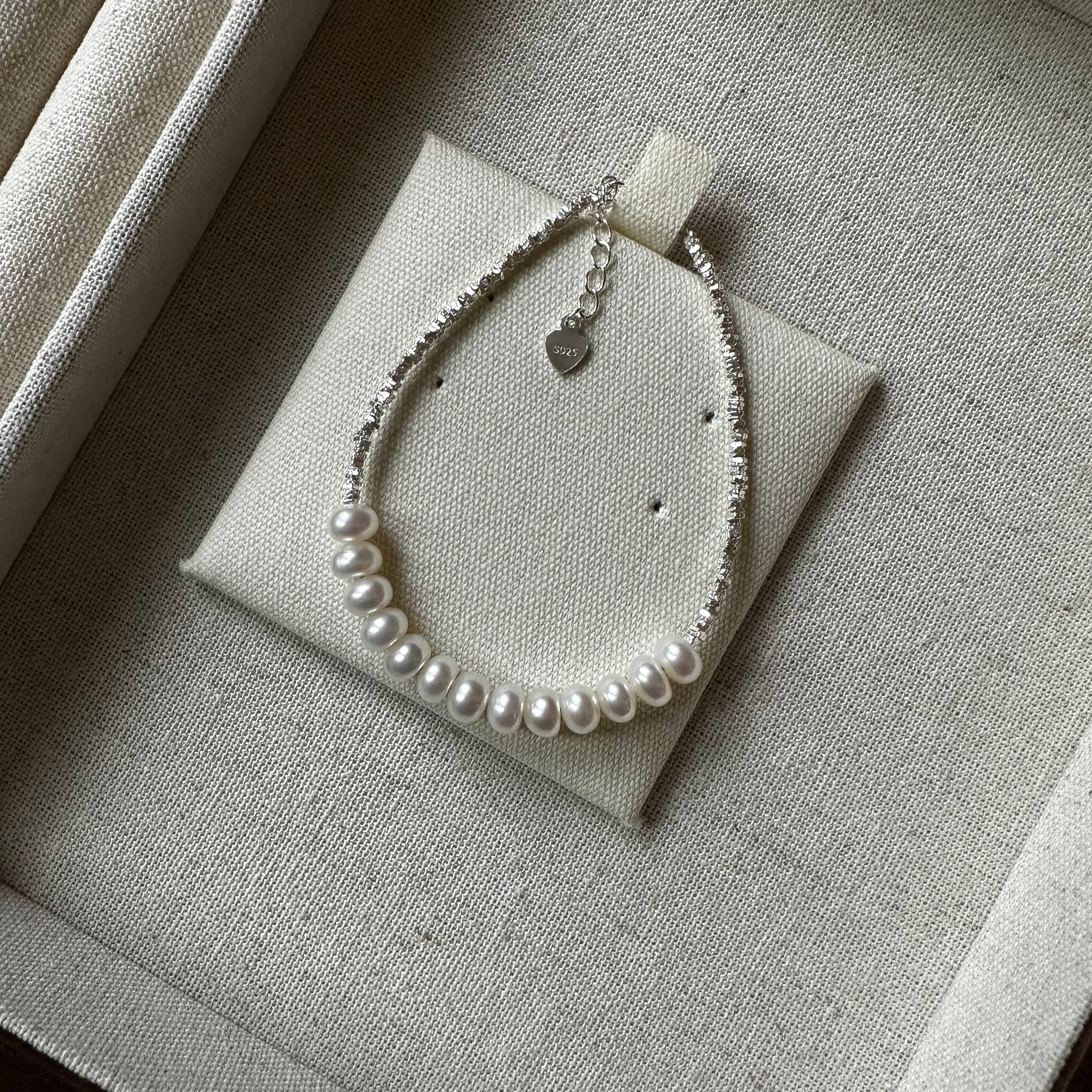“Lily” Pearl Bracelet (Silver)