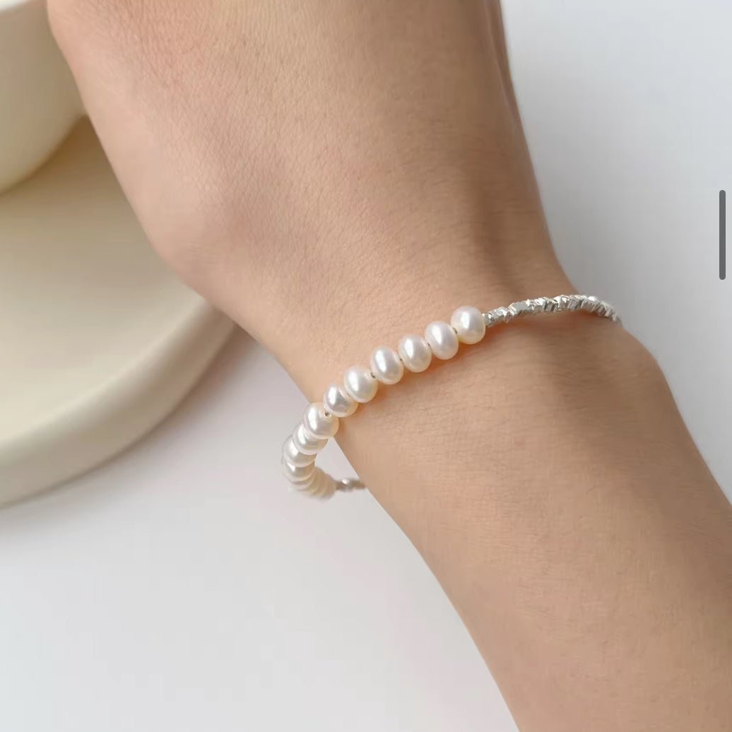 “Lily” Pearl Bracelet (Silver)