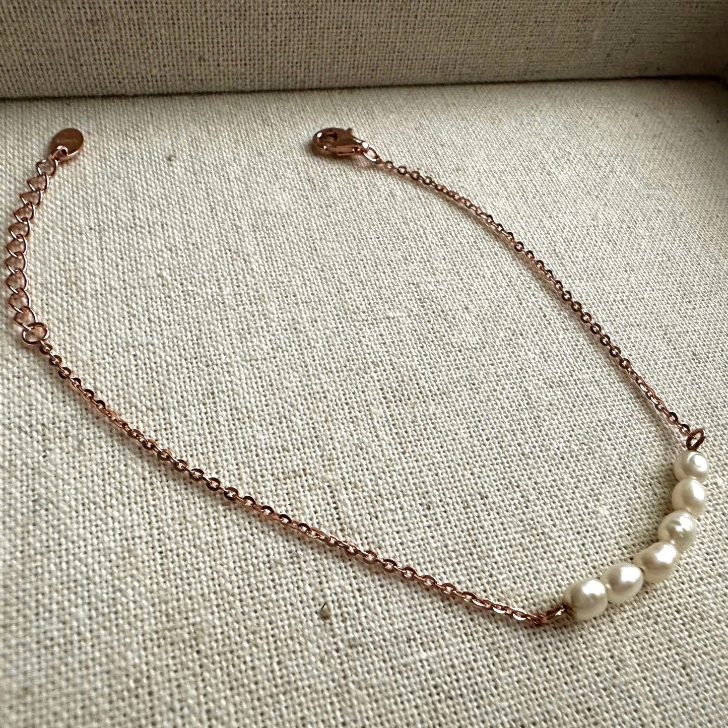 “Poppy” Pearl Bracelet (White pearls)