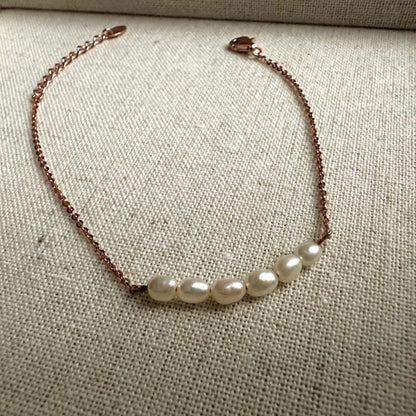 “Poppy” Pearl Bracelet (White pearls)