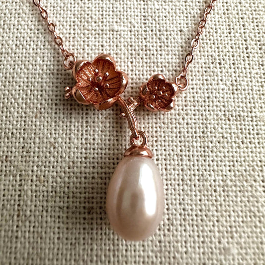 “Lotus” Pearl Drop Necklace (Rose Gold)