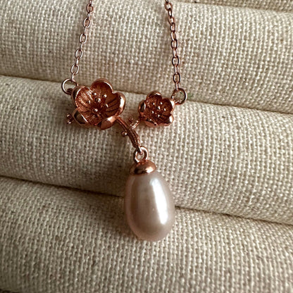 “Lotus” Pearl Drop Necklace (Rose Gold)